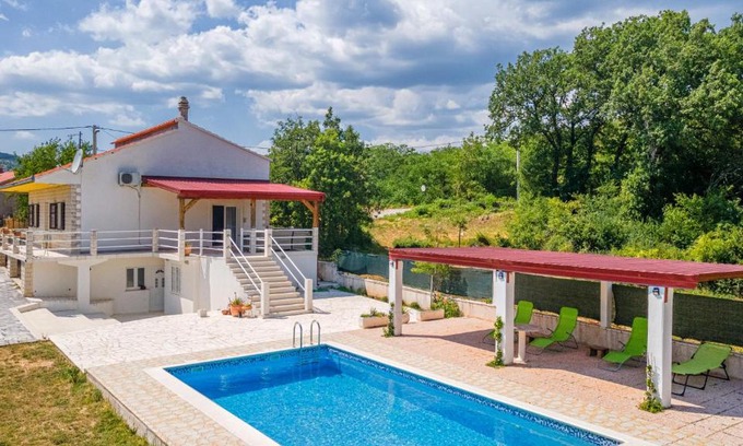 Neoric House | Holiday House Ivan