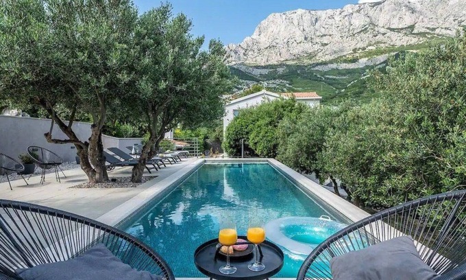 Krvavica House | Holiday house Krvavica for 1 - 6 persons with 3 bedrooms - Holiday house