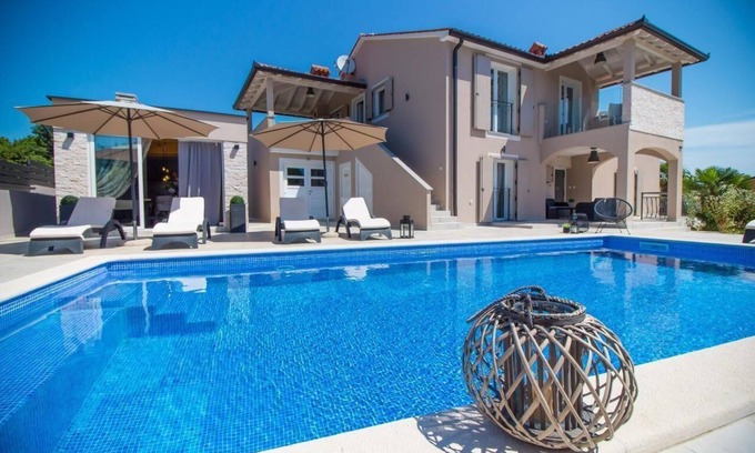Becici House | Holiday house Labin for 1 - 8 persons with 4 bedrooms - Holiday home