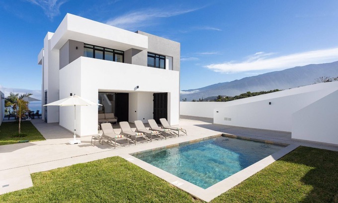 Los Realejos House | Holiday house Los Realejos for 1 - 10 persons with 5 bedrooms - Holiday house
