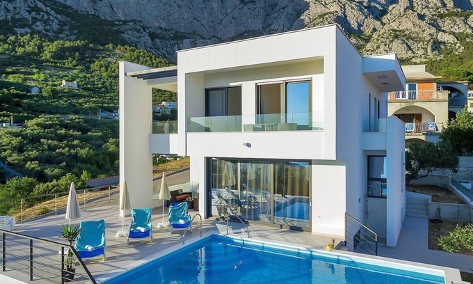 Veliko Brdo House | Holiday house Makarska for 1 - 9 persons with 5 bedrooms - Holiday house