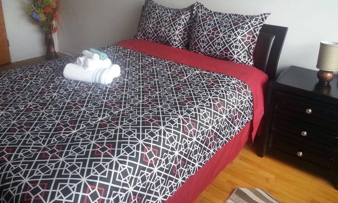 LaSalle House | Holiday house Montreal for 1 - 5 persons with 3 bedrooms - Twin house