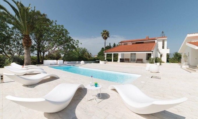Partinico House | Holiday house Partinico for 1 - 14 persons with 6 bedrooms - Holiday house
