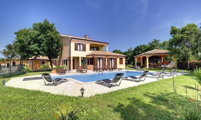 Valtura House | Holiday house Pula for 1 - 10 persons with 4 bedrooms - Holiday home