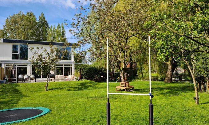 Leidschenveen-Ypenburg House | Holiday house 's-Gravenhage for 1 - 8 persons with 5 bedrooms - Twin house