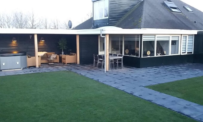 Stavenisse House | Holiday house Stavenisse for 1 - 6 persons with 3 bedrooms - Holiday house