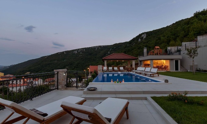 Lovrec House | Holiday house Studenci for 1 - 10 persons with 6 bedrooms - Holiday house