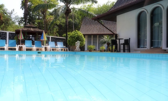 Chalong House | Holiday house Tambon Rawai for 6 - 19 persons with 8 bedrooms - Holiday house