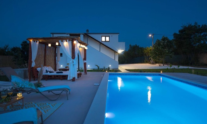 Ercegovci House | Holiday house Villa Solis - luxury with pool: - Dicmo, Riviera Split, Croatia