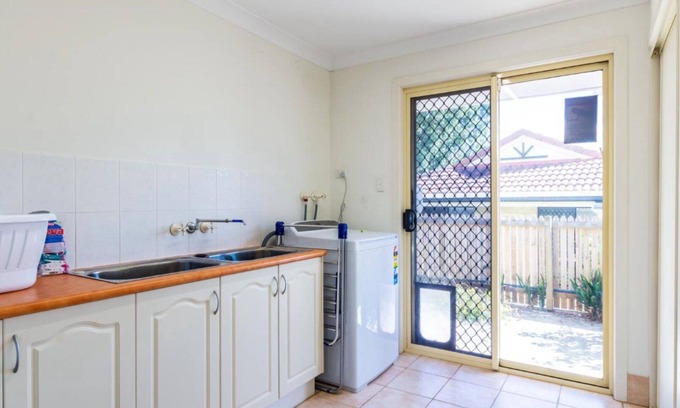 Sandstone Point House | Holiday in Style at Sandstone Point