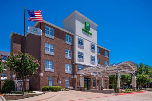 Addison Hotel | Holiday Inn and Suites Addison by IHG