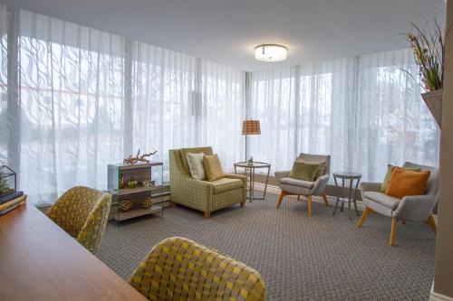 West Bloomington Hotel | Holiday Inn Bloomington Airport South-Mall Area by IHG