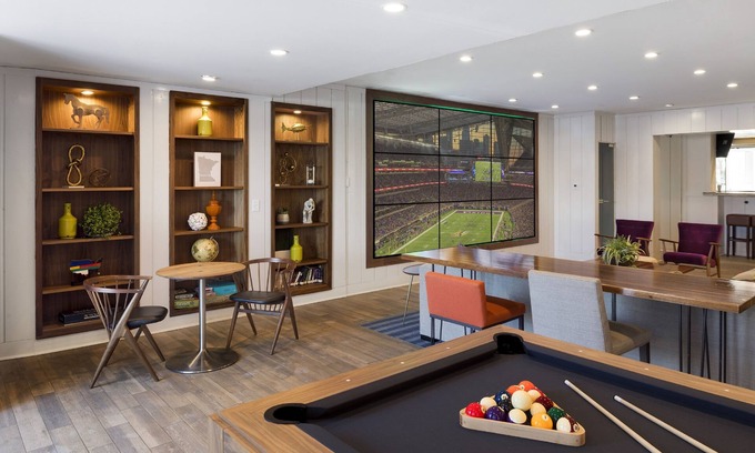 West Bloomington Hotel | Holiday Inn : Bloomington W MSP Airport Area by IHG