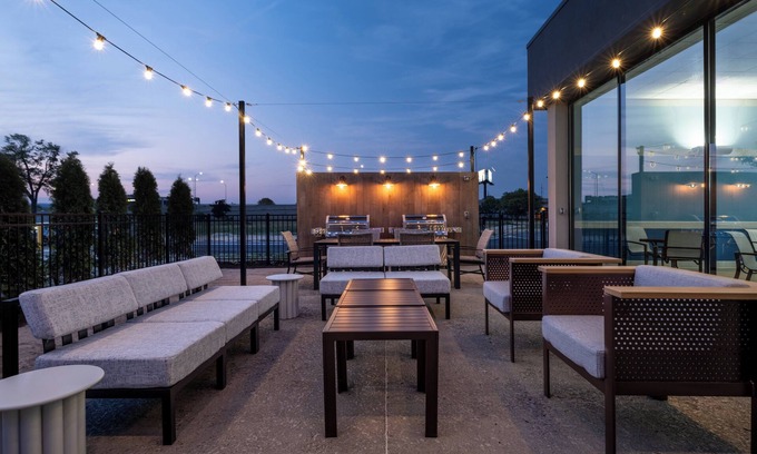 O'Hare Hotel | Holiday Inn Chicago O'Hare – Rosemont by IHG