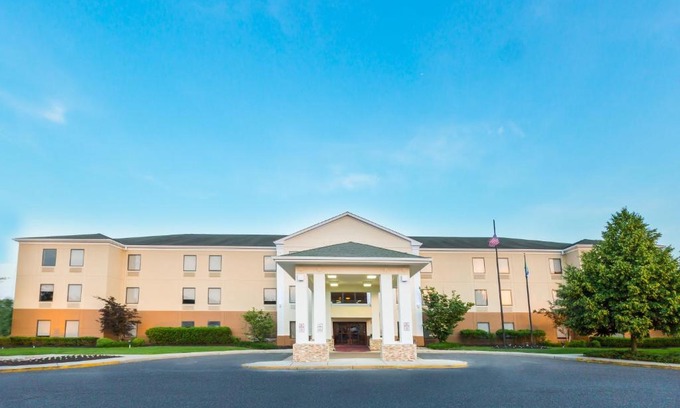 Westampton Hotel | Holiday Inn Express & Suites Burlington - Mount Holly by IHG