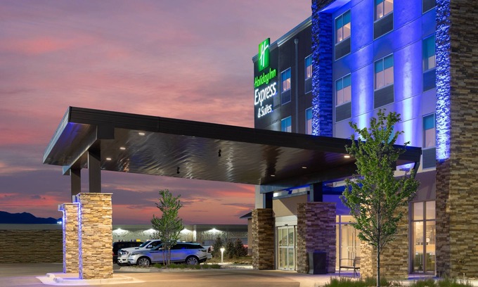 Cheyenne Meadows Hotel | Holiday Inn Express & Suites Colorado Springs South I-25 by IHG