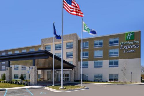 Farmington Hills Hotel | Holiday Inn Express & Suites Farmington Hills - Detroit by IHG