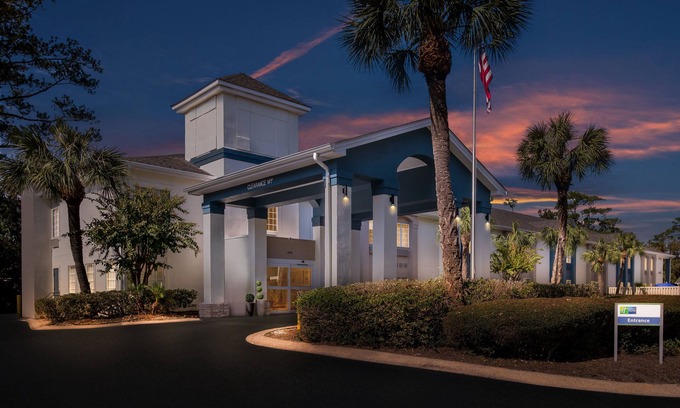 Saint Simons Island Hotel | Holiday Inn Express Saint Simons Island by IHG
