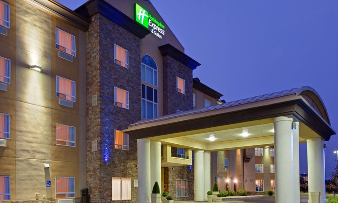 Calgary Hotel | Holiday Inn Express Airport-Calgary by IHG