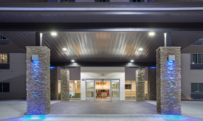 Lincoln Hotel | Holiday Inn Express and Suites Lincoln I - 80 by IHG