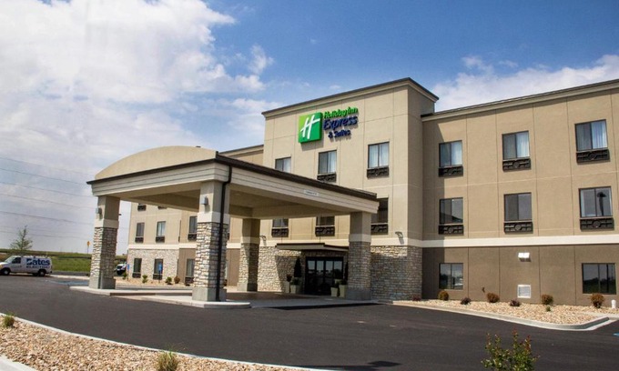 Sikeston Hotel | Holiday Inn Express and Suites Sikeston by IHG
