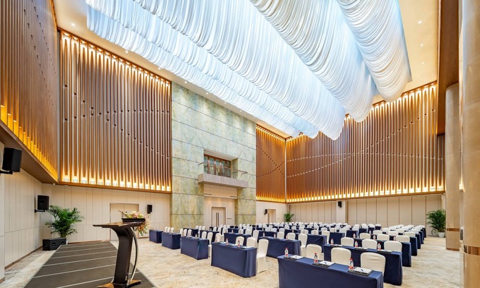 Middle Chaoyang Hotel | Holiday Inn Express Beijing Conference Center by IHG