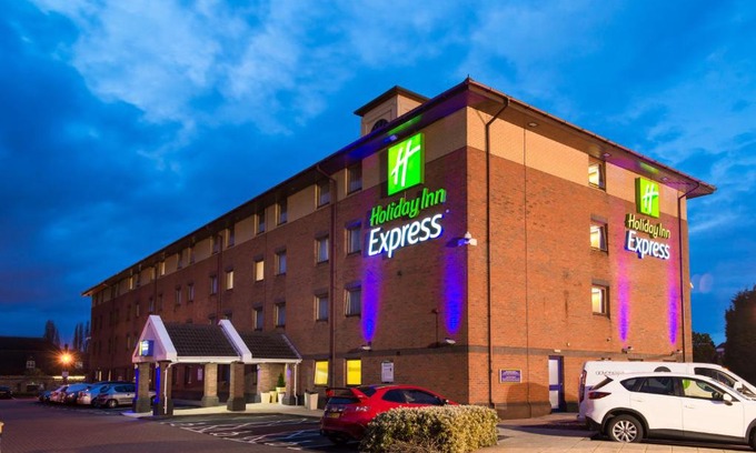 Oldbury Hotel | Holiday Inn Express Birmingham Oldbury by IHG