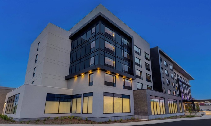 Saint Thomas Hotel | Holiday Inn Express & Suites St.Thomas by IHG