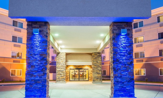 Casper Hotel | Holiday Inn Express Casper-Interstate 25 by IHG