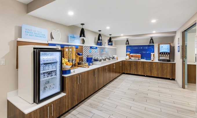 Downers Grove Hotel | Holiday Inn Express Chicago-Downers Grove by IHG