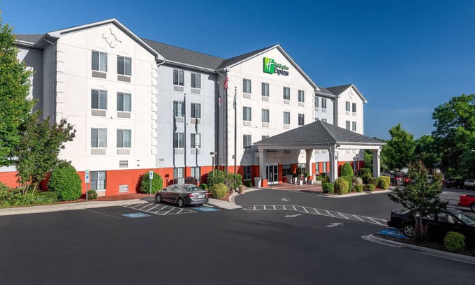 Gastonia Hotel | Holiday Inn Express Charlotte West - Gastonia by IHG.