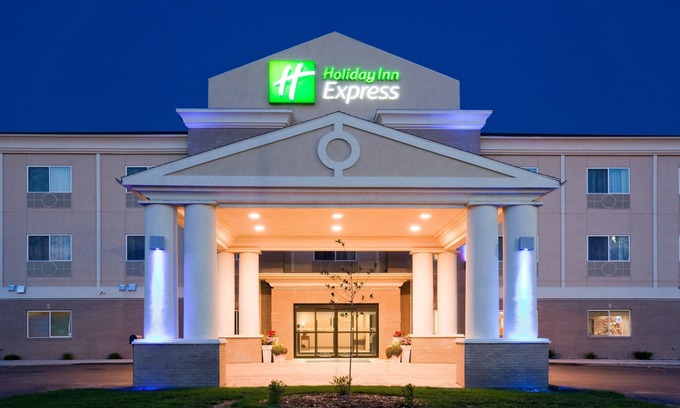 Devils Lake Hotel | Holiday Inn Express Devils Lake by IHG