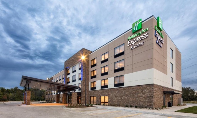 Peoria Hotel | Holiday Inn Express East Peoria - Riverfront by IHG