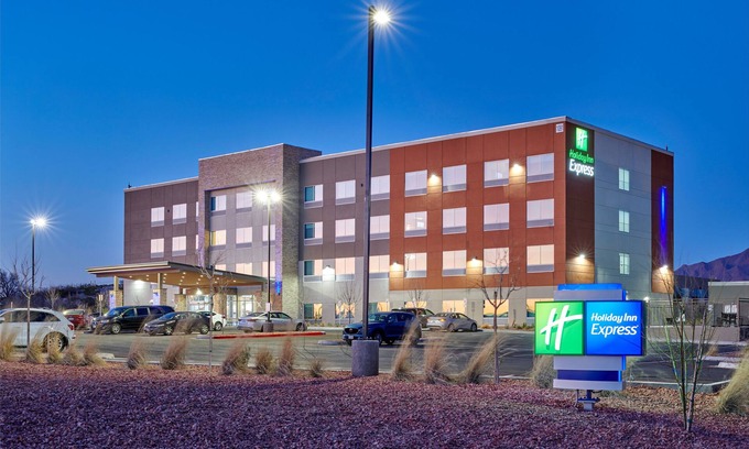 El Paso Hotel | Holiday Inn Express El Paso - Sunland Park Area by IHG