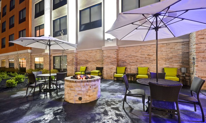 Evansville Hotel | Holiday Inn Express Evansville by IHG