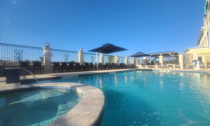Glen Rose Hotel | Holiday Inn Express Glen Rose by IHG