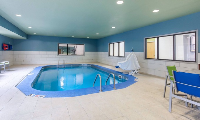 Henderson Hotel | Holiday Inn Express Henderson N Evansville South by IHG
