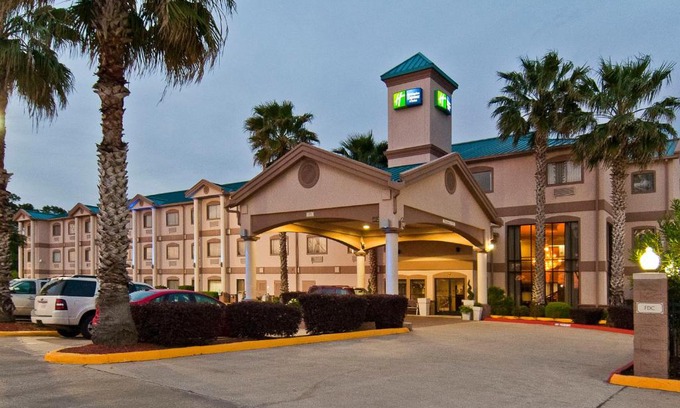 Lake Charles Hotel | Holiday Inn Express Hotel and Suites Lake Charles by IHG