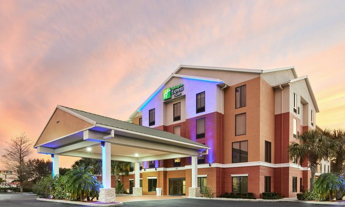 Port Richey Hotel | Holiday Inn Express Hotel & Suites Port Richey by IHG