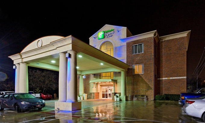 Southside Hotel | Holiday Inn Express Hotel & Suites San Antonio by IHG