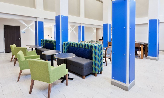 Gunter Afs Hotel | Holiday Inn Express Hotel & Suites Montgomery E - Eastchase by IHG