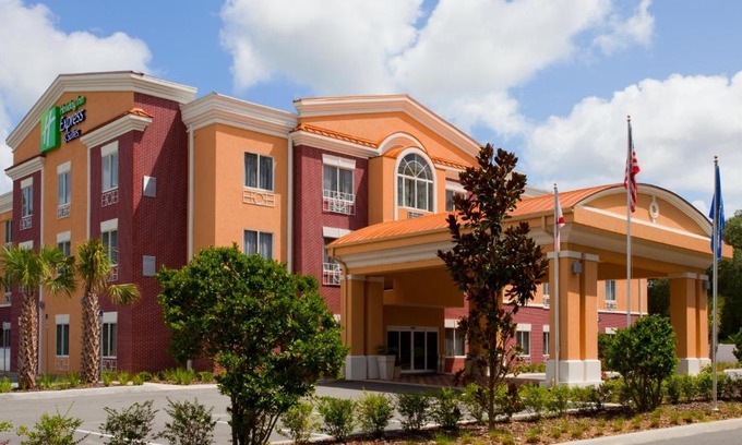Brooksville Hotel | Holiday Inn Express Hotel & Suites Brooksville-I-75 by IHG
