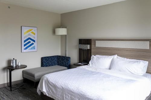Brockville Hotel | Holiday Inn Express Hotel & Suites Brockville by IHG
