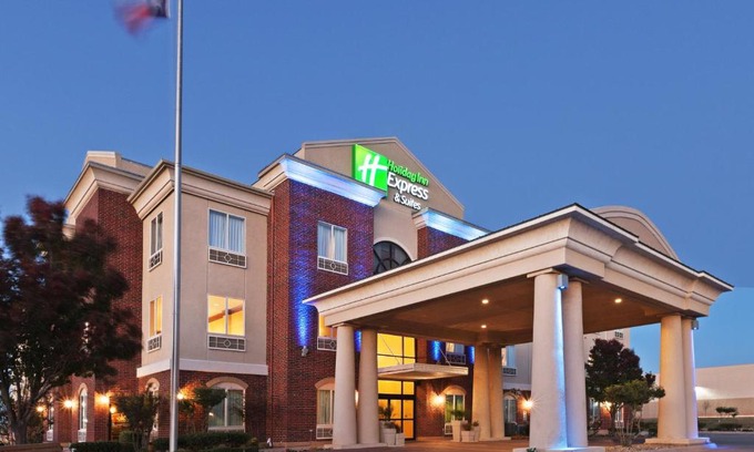Abilene Hotel | Holiday Inn Express Hotel and Suites Abilene by IHG