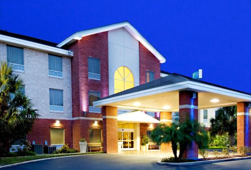 Weslaco Hotel | Holiday Inn Express Hotel and Suites Weslaco by IHG
