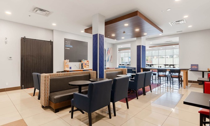 Southwest Edmonton Hotel | Holiday Inn Express Hotel & Suites Edmonton South by IHG