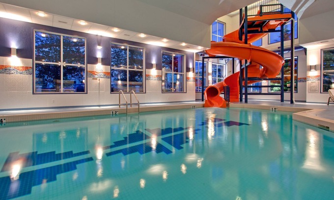 Lake Bonavista Hotel | Holiday Inn Express Hotel & Suites Calgary S-Macleod Trail S by IHG