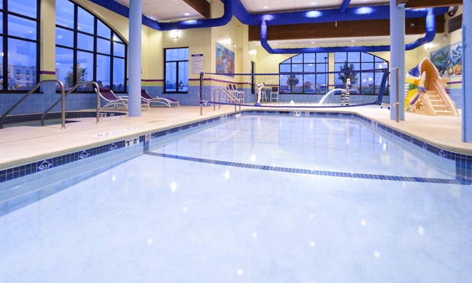 Rogers Hotel | Holiday Inn Express Hotel & Suites Rogers by IHG
