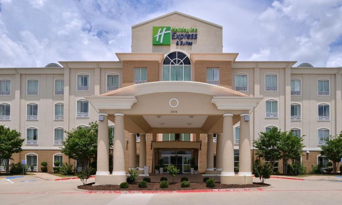 Sherman Hotel | Holiday Inn Express Hotel & Suites Sherman Highway 75 by IHG