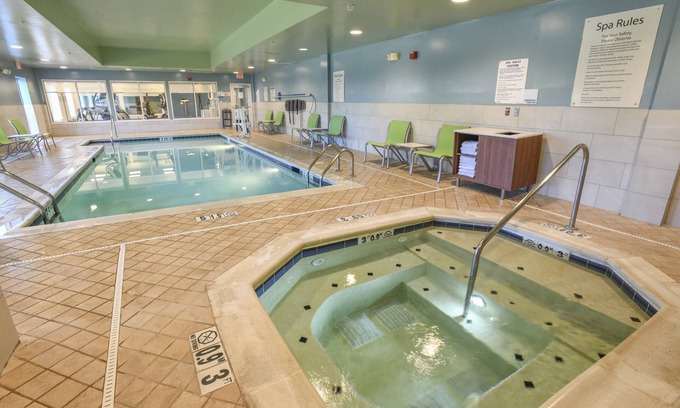 Walton Hotel | Holiday Inn Express Hotel & Suites Richwood-Cincinnati South by IHG